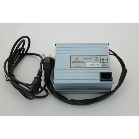 CHARGEUR BATTERIE EMBARQUE 24V 11A